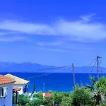 Σπίτι διακοπών Giannis House 2 Minutes Walk To The Peroulia