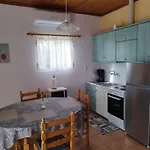 Giannis House 2 Minutes Walk To The Peroulia * Kómboi