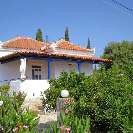 Giannis House 2 Minutes Walk To The Peroulia Dom wakacyjny *