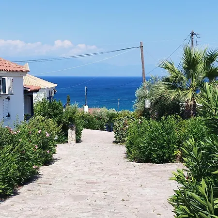 Σπίτι διακοπών Giannis House 2 Minutes Walk To The Peroulia *